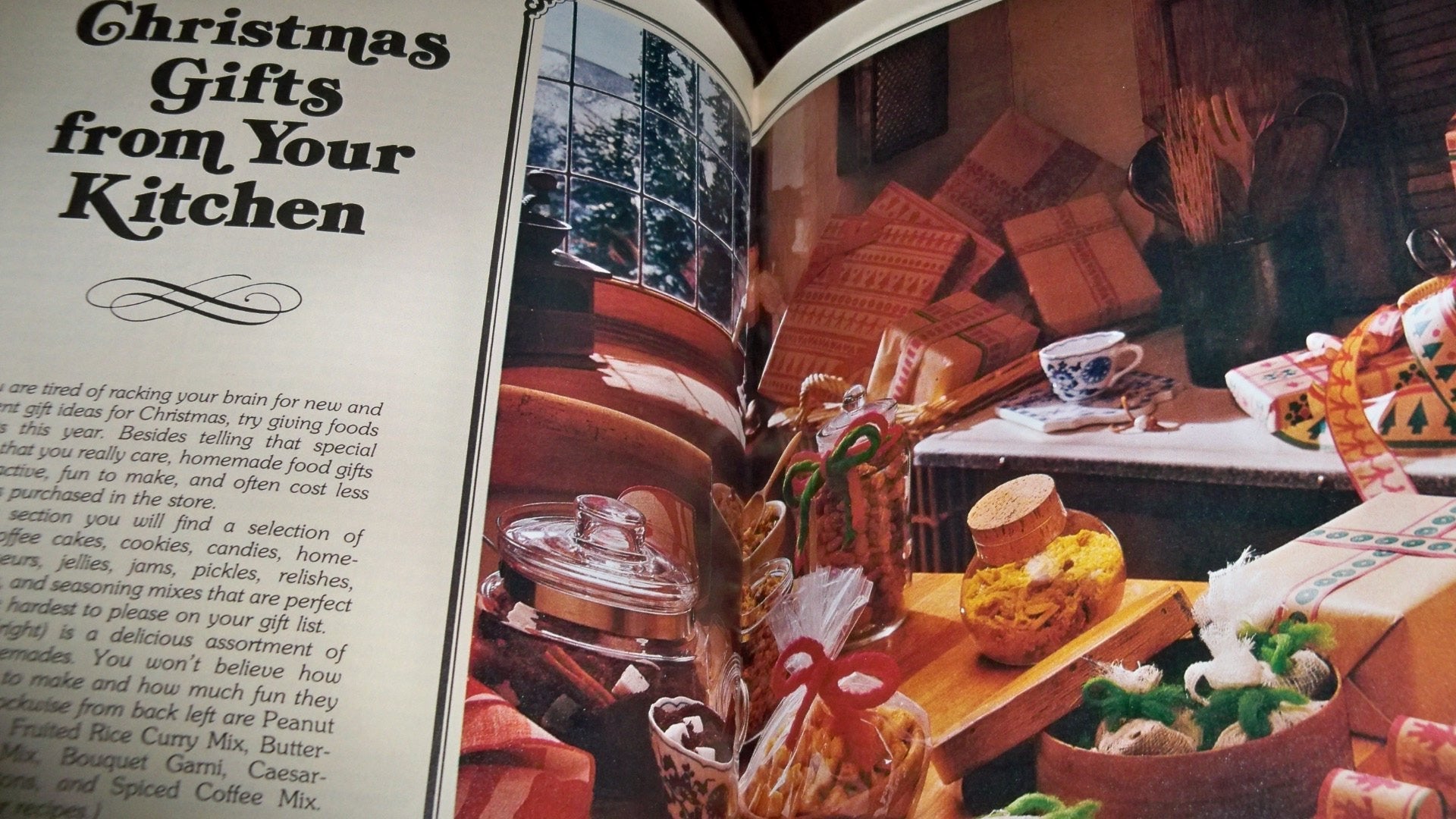 Better Homes and Gardens Treasury of Christmas Crafts & Foods used book depot