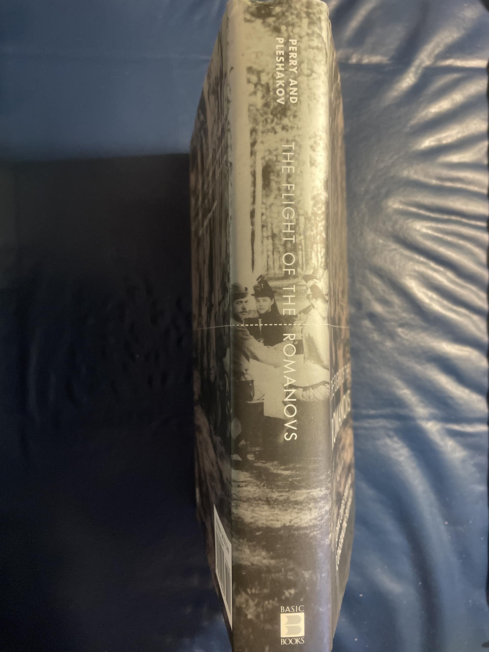 The Flight Of The Romanovs: A Family Saga used book depot