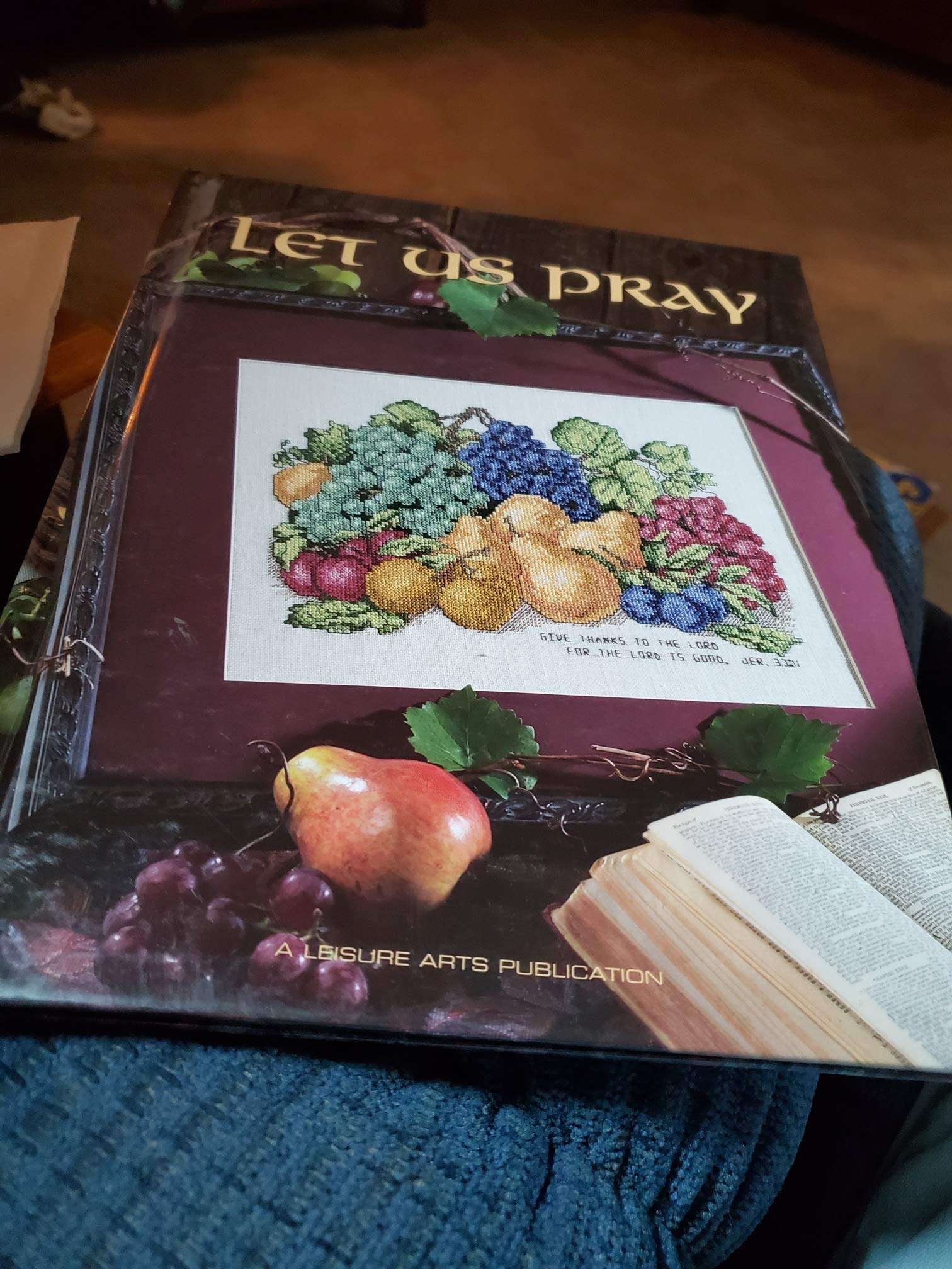 Let Us Pray (Christmas Remembered, Book 13) used book depot