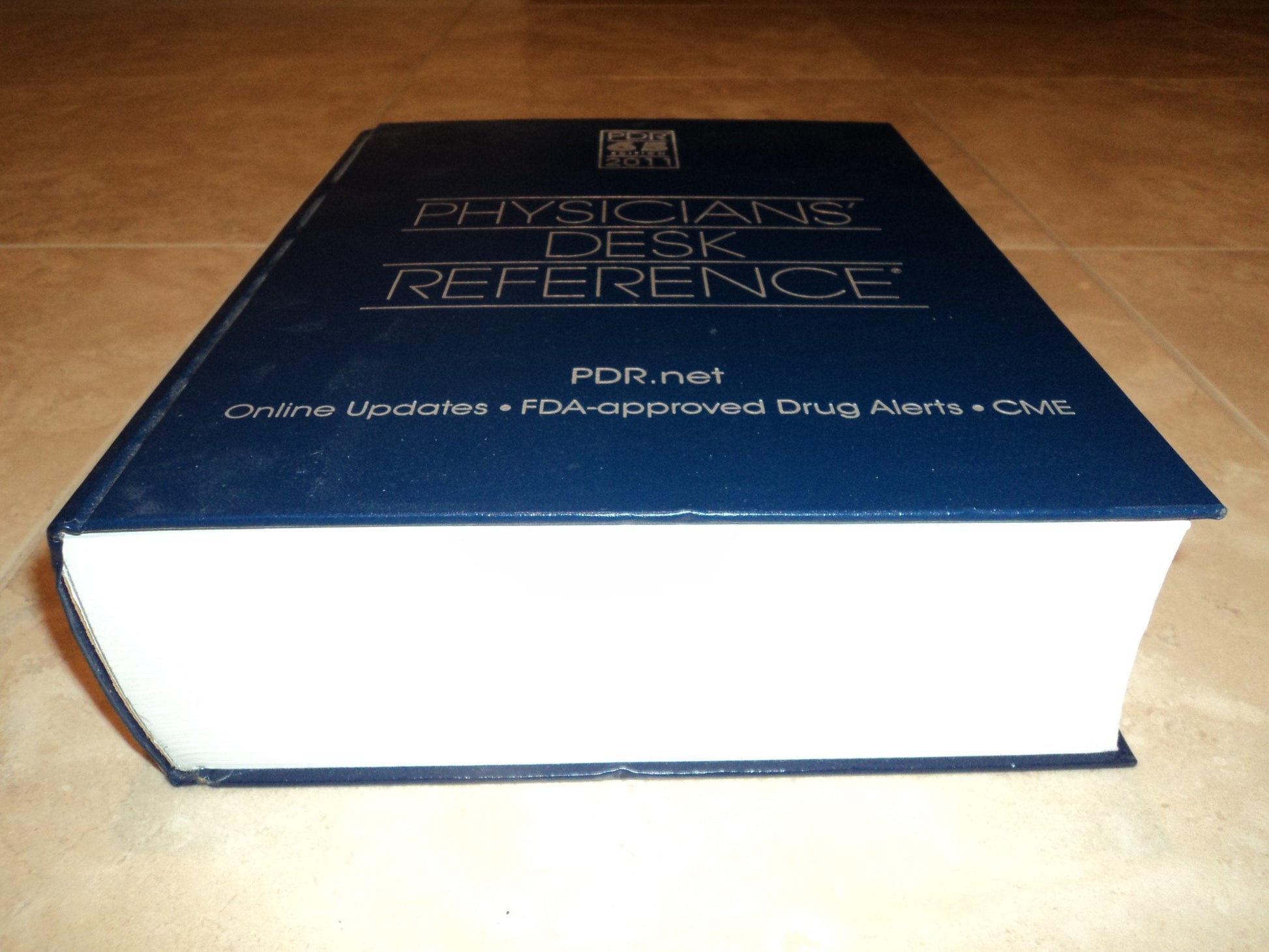 2011 Physicians' Desk Reference (Library/Hospital Version) (PDR - Physicians' Desk Reference (Library Version)) used book depot