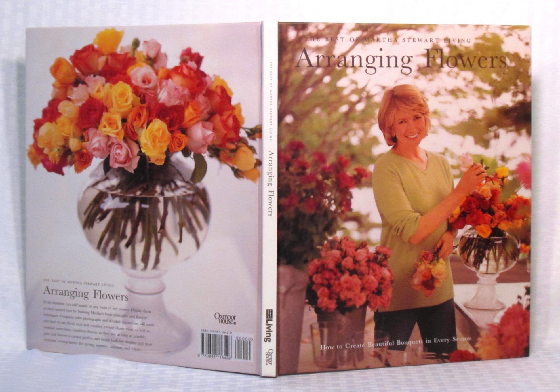 Arranging Flowers - The Best of Martha Stewart Living used book depot