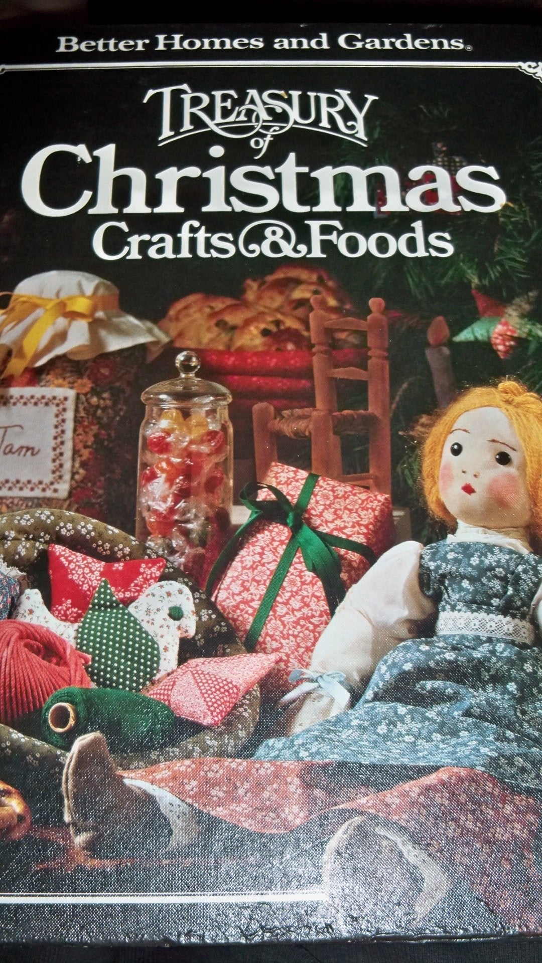Better Homes and Gardens Treasury of Christmas Crafts & Foods used book depot