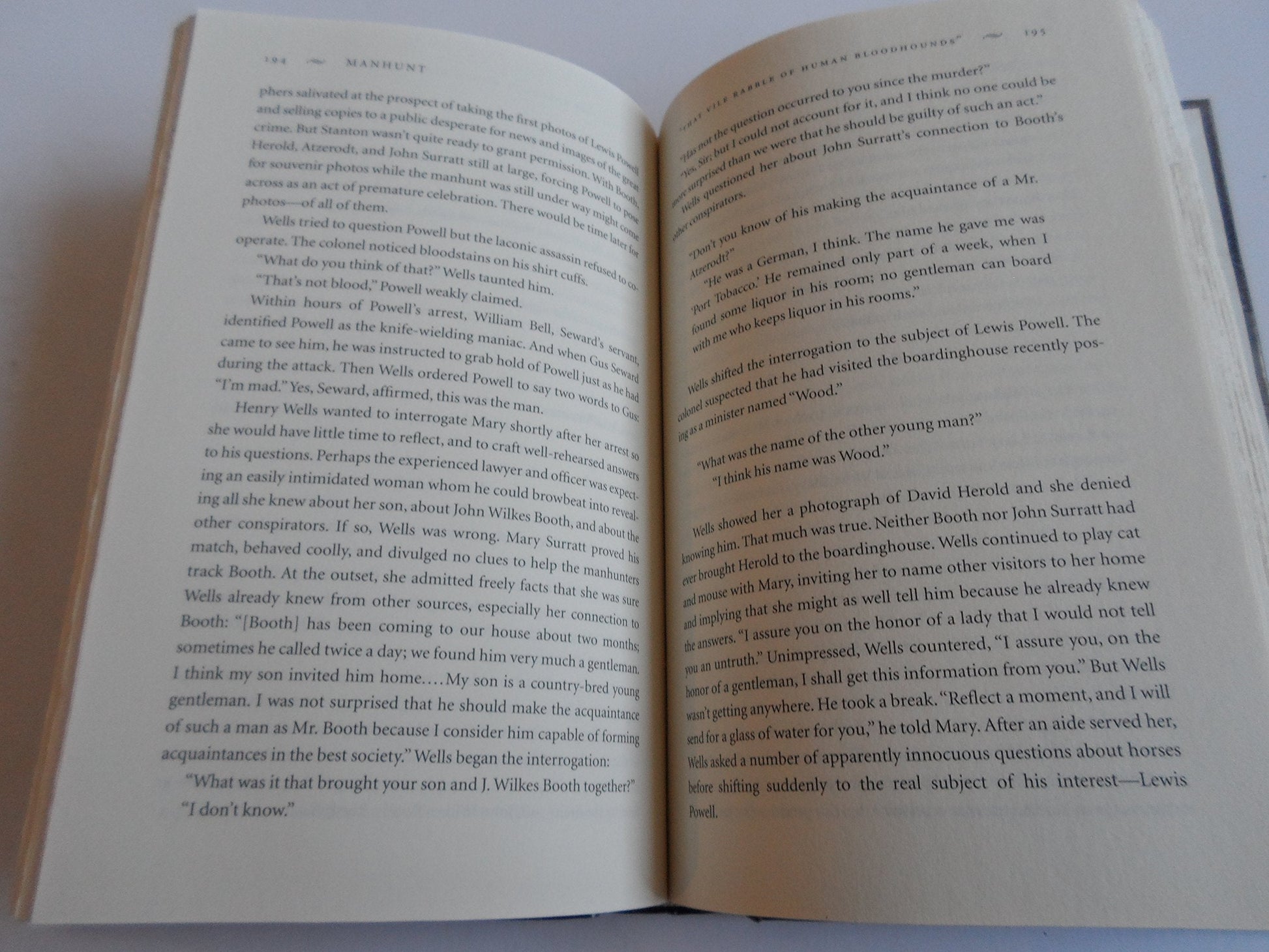 Manhunt: The 12-Day Chase for Lincoln's Killer―An Edgar Award Winner used book depot