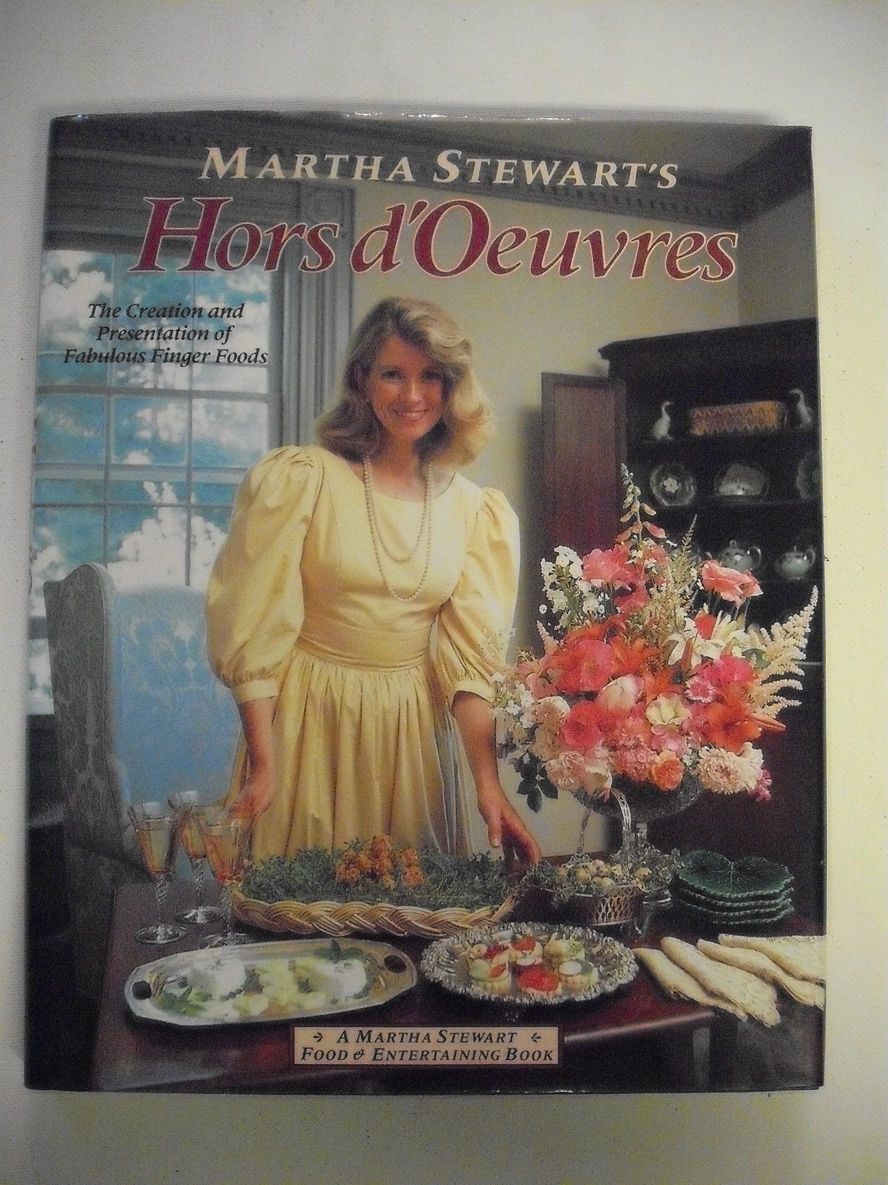 Martha Stewart's Hors D'oeuvres: The Creation and Presentation of Fabulous Finger Food used book depot