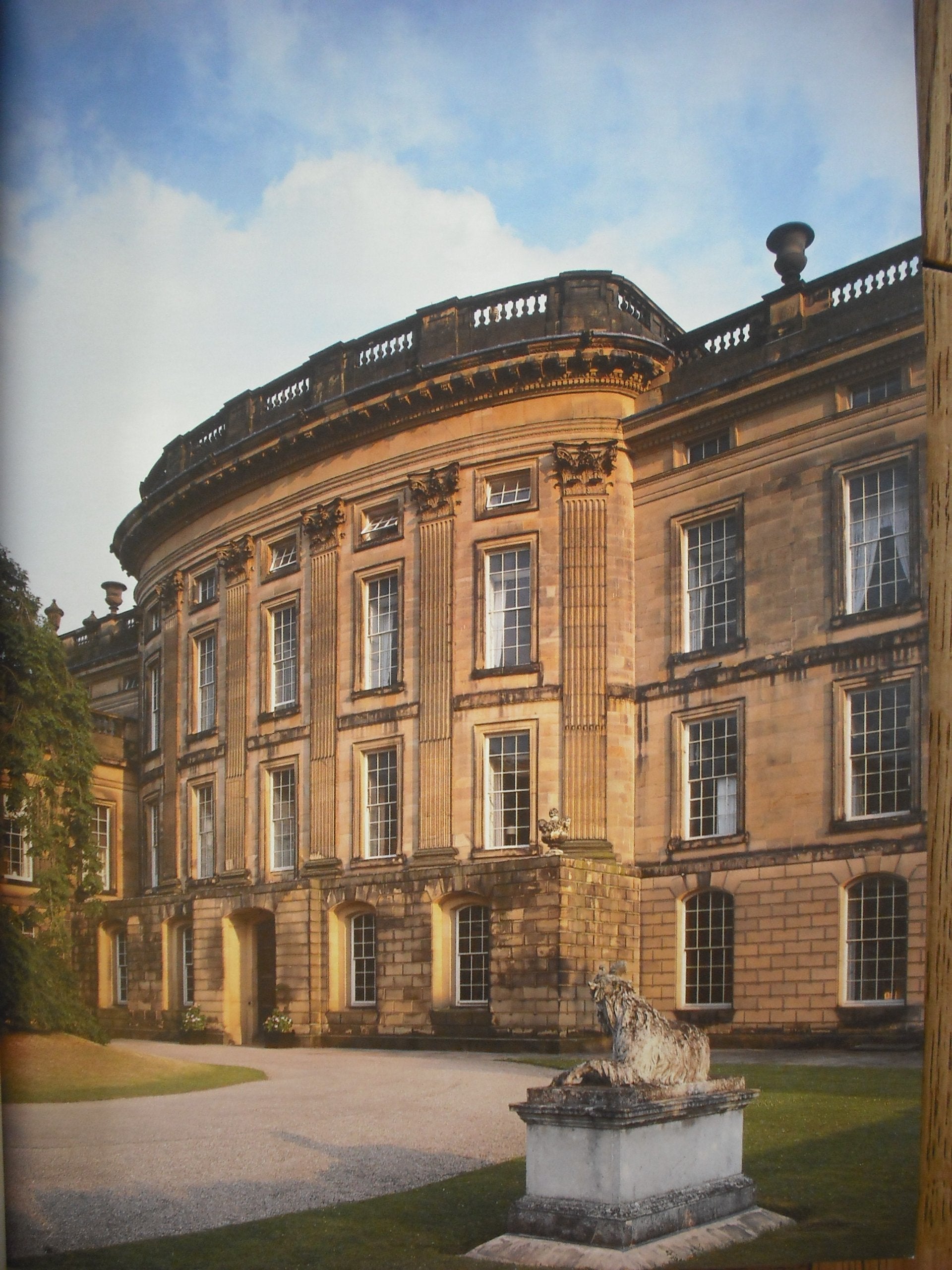 Chatsworth: The Home of the Duke and Duchess of Devonshire (Great Houses of Britain) used book depot
