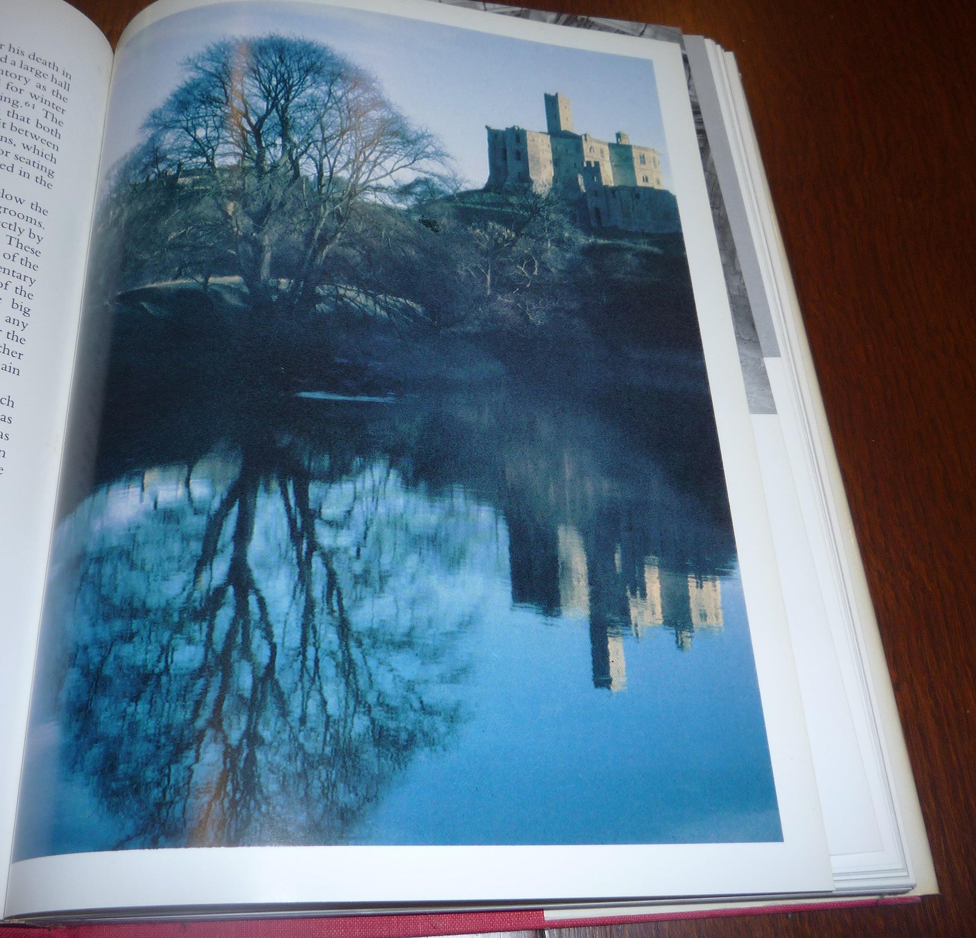 Life in the English Country House: A Social and Architectural History used book depot