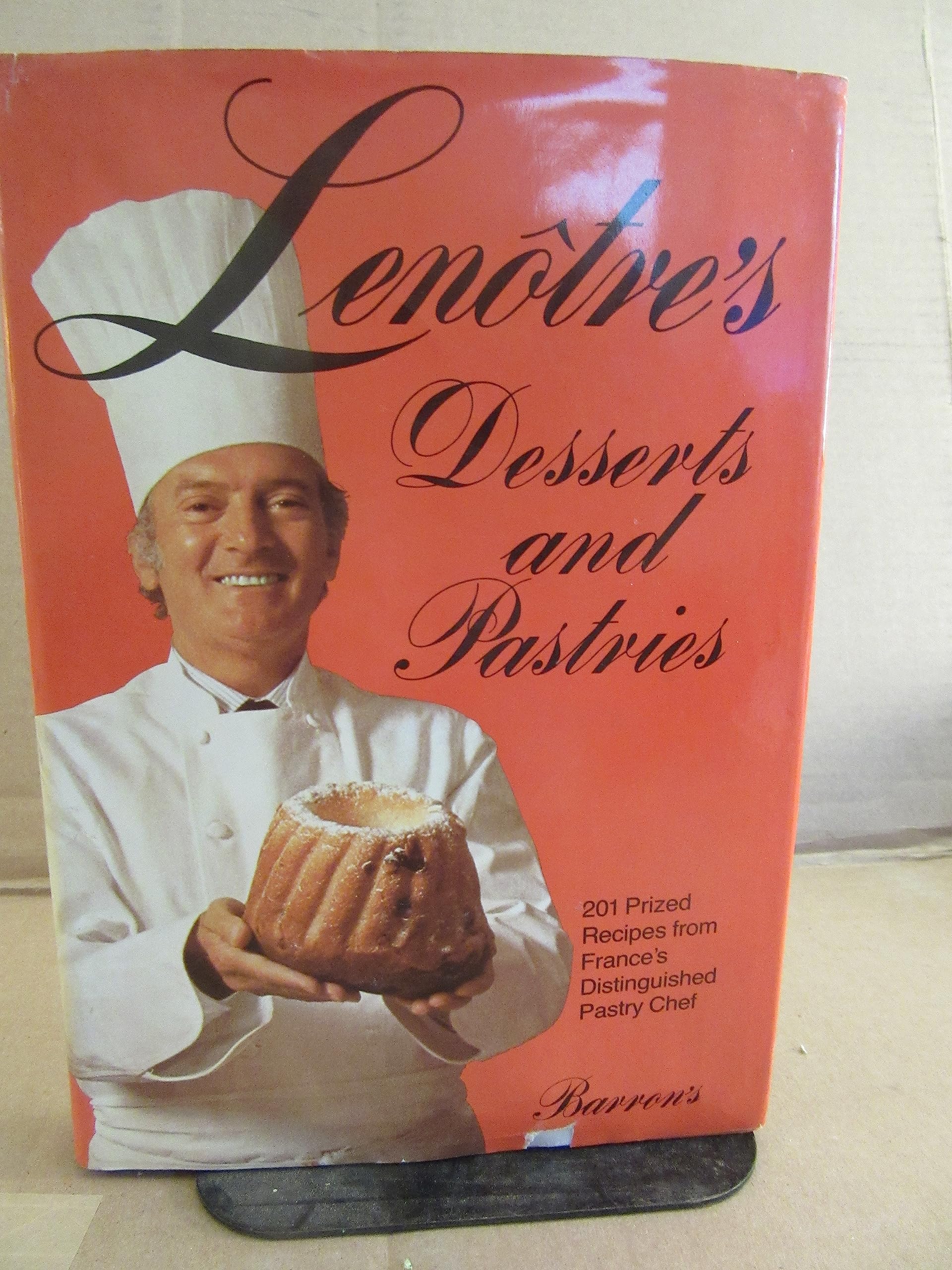 Lenotre's Desserts and Pastries: 201 Prized Recipes from France's Distinguished Pastry Chef (English and French Edition)
