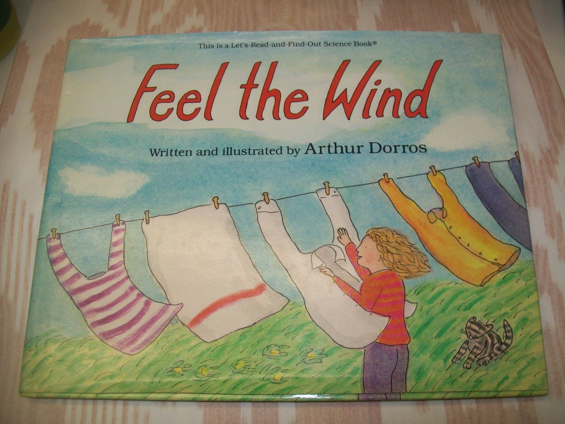 Feel the Wind (Let's Read-And-Find-Out Science (Hardcover)) used book depot