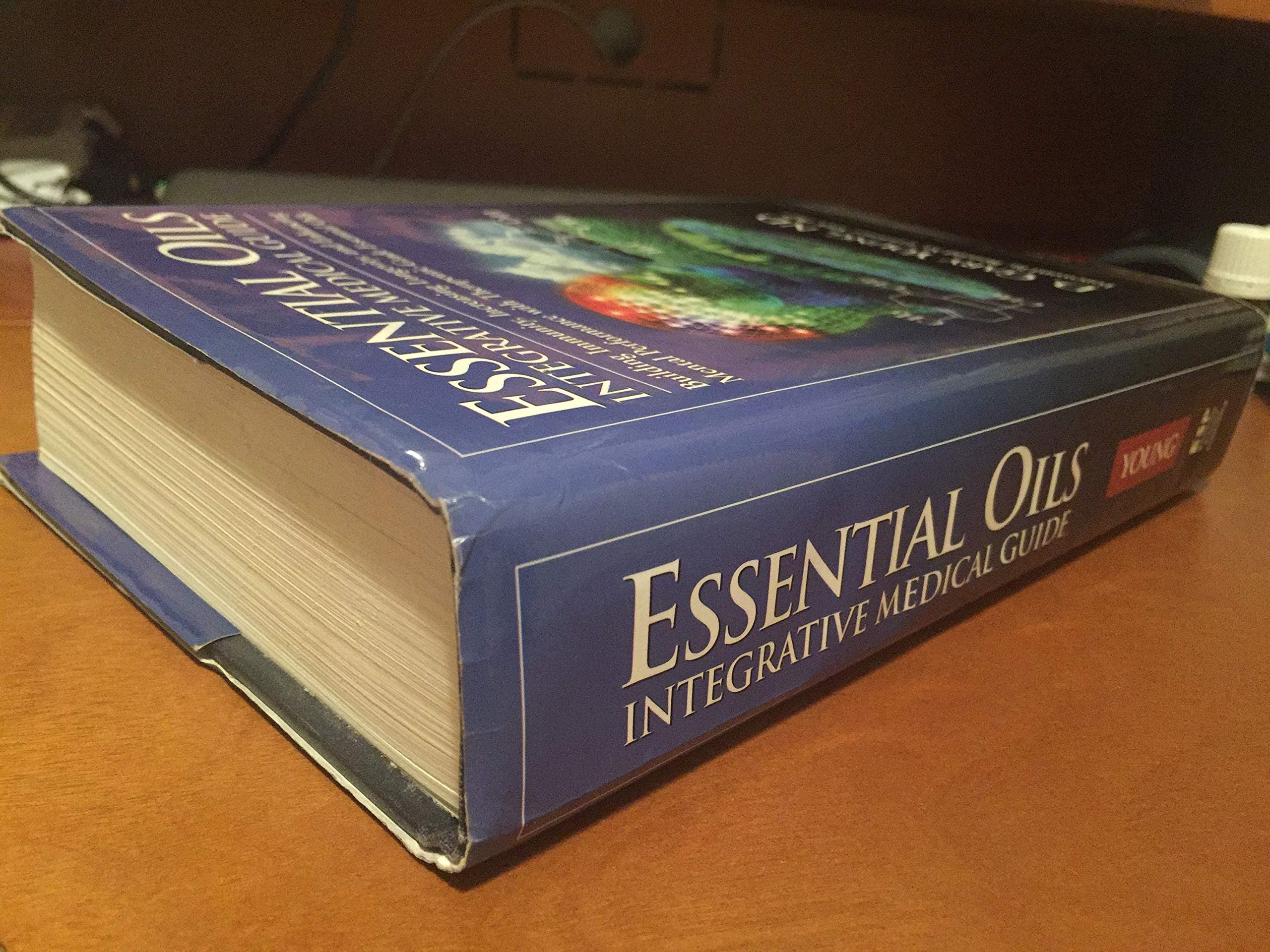 Essential Oils Integrative Medical Guide: Building Immunity, Increasing Longevity, and Enhancing Mental Performance With Therapeutic-Grade Essential Oils used book depot