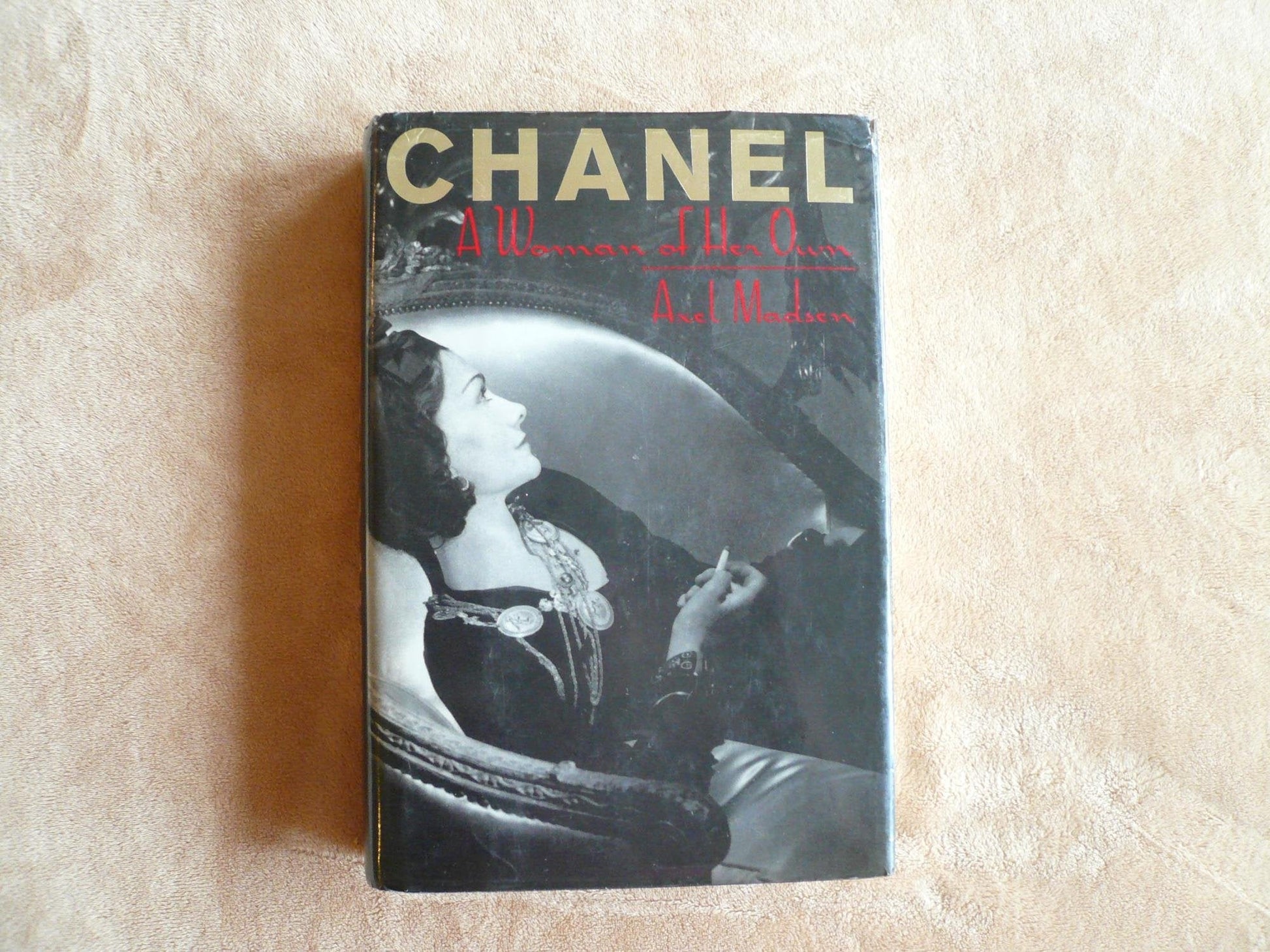 Chanel: A Woman of Her Own used book depot