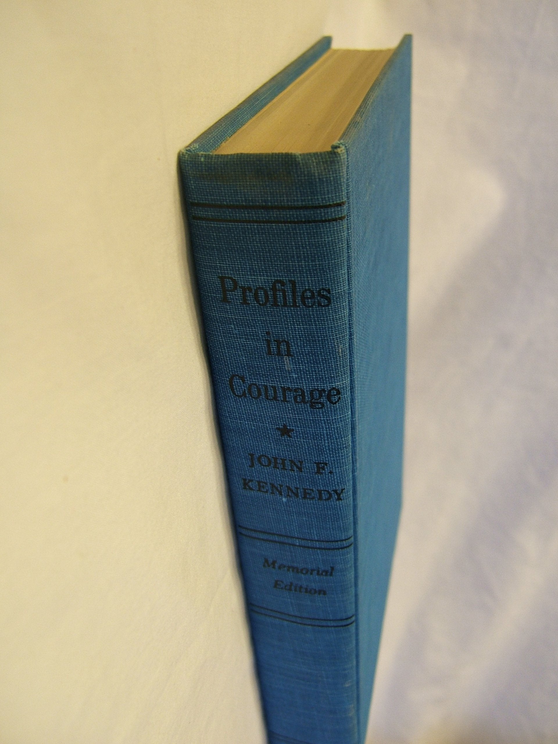Profiles in Courage: Young Readers Memorial Edition used book depot