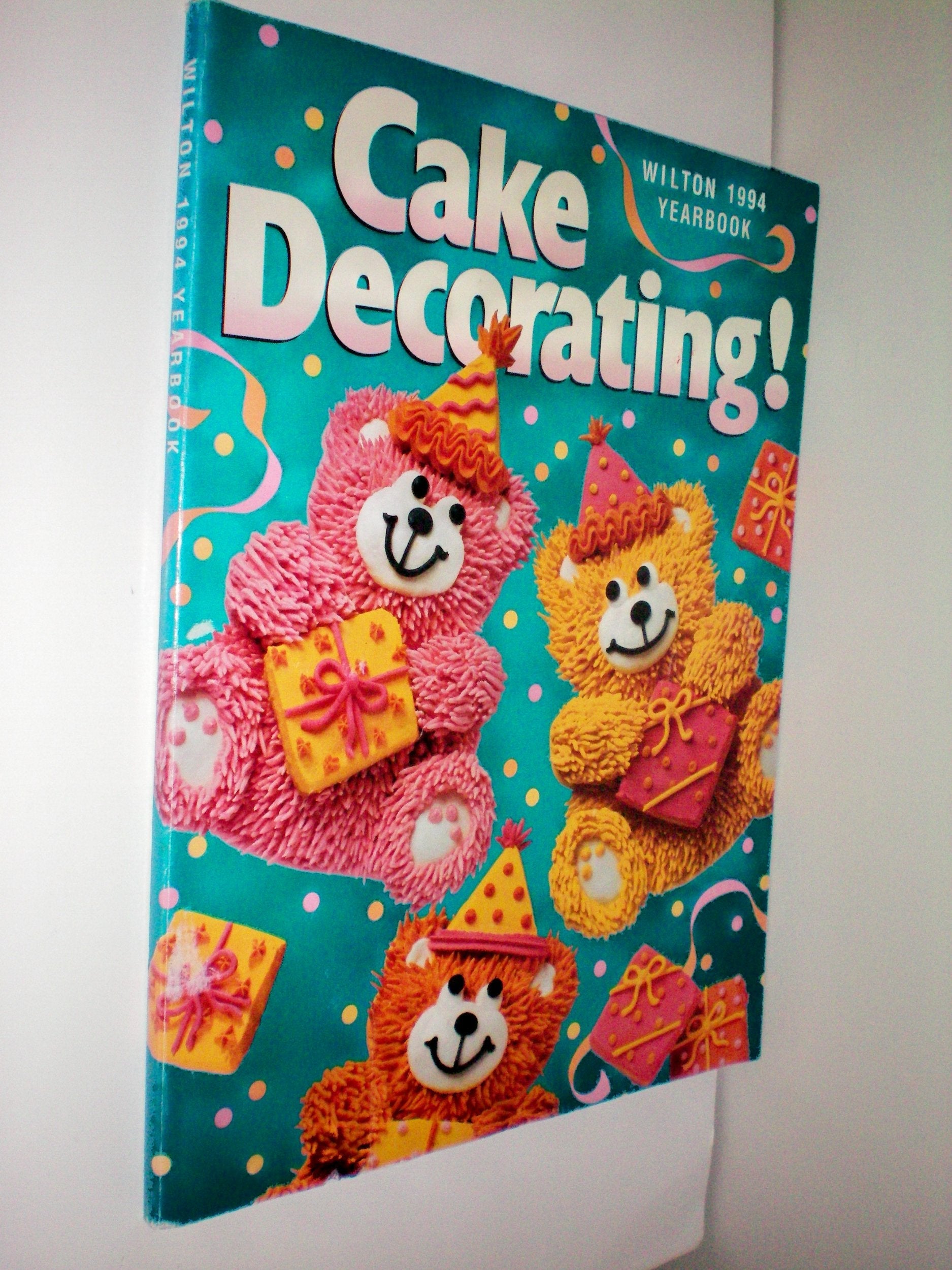 Wilton 1994 Yearbook of Cake Decorating used book depot