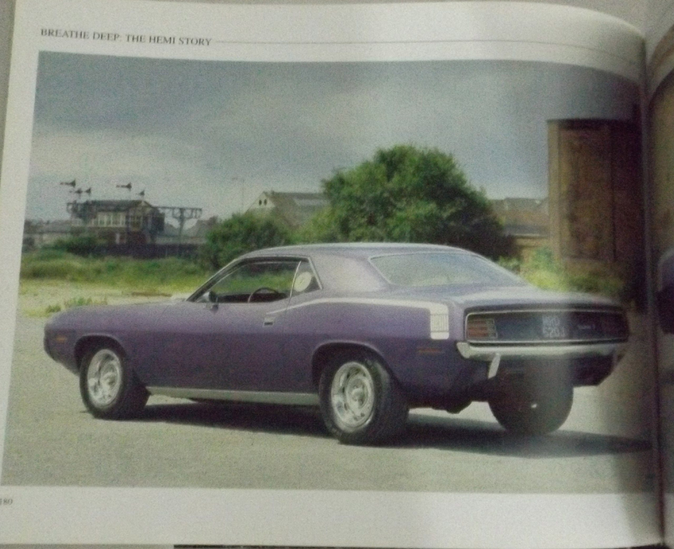 The Ultimate Guide to Muscle Cars by Glastonbury, Jim published by Chartwell Books (2010)