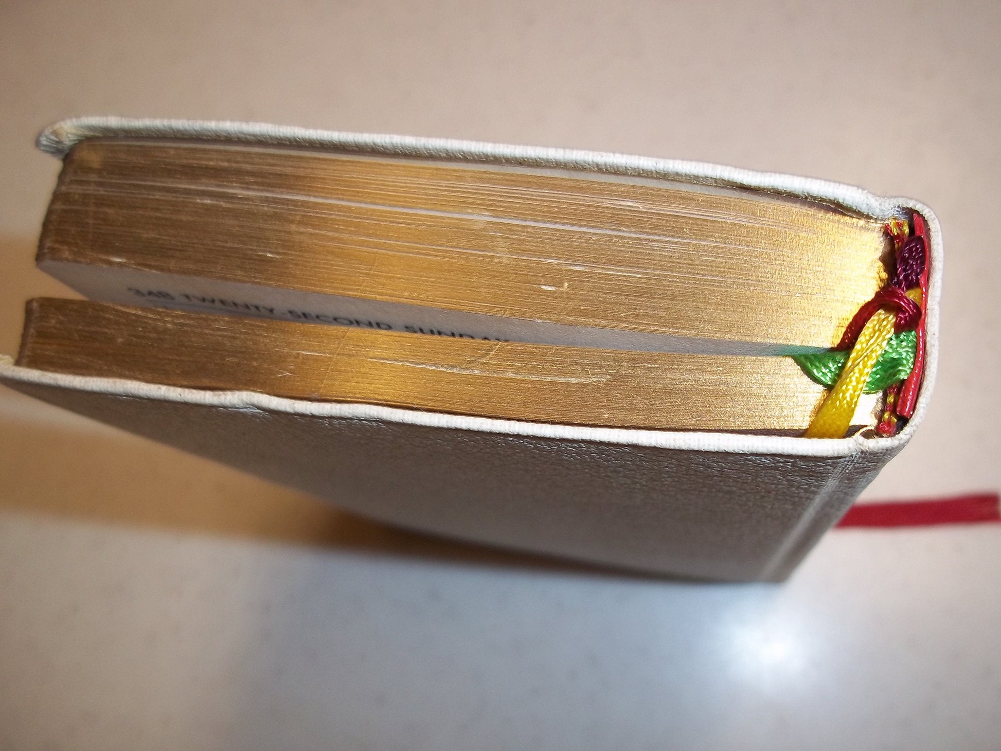 New.Saint Joseph Sunday Missal and Hymnal used book depot