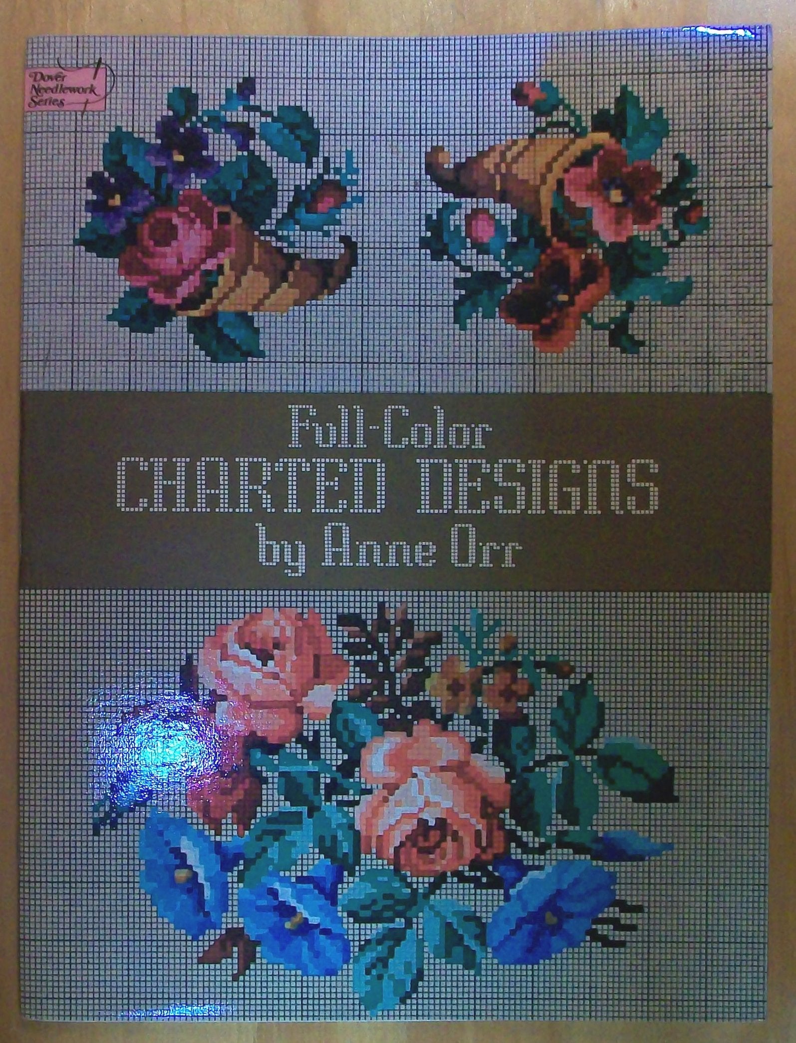 Full-Color Charted Designs - Counted Cross-Stitch/Needlework Designs - Dover Needlework used book depot