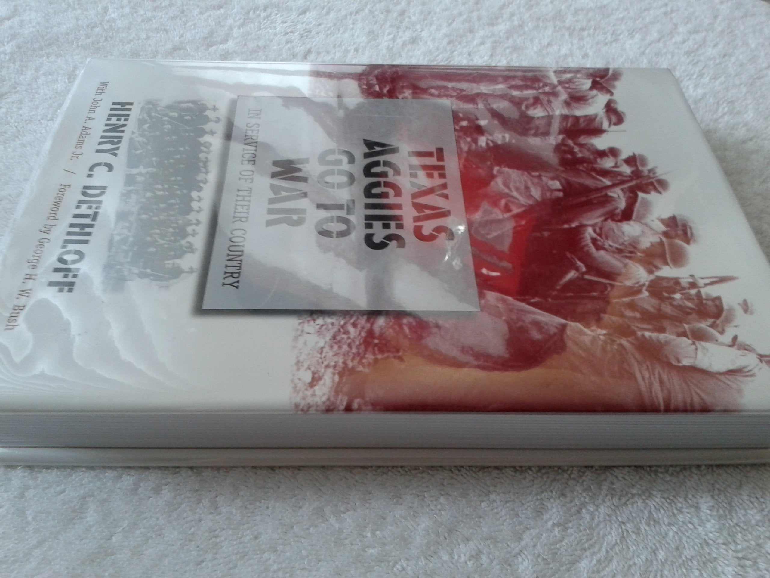 Texas Aggies Go to War: In Service of Their Country (Centennial Series of the Association of Former Students, Texas A&M University) used book depot