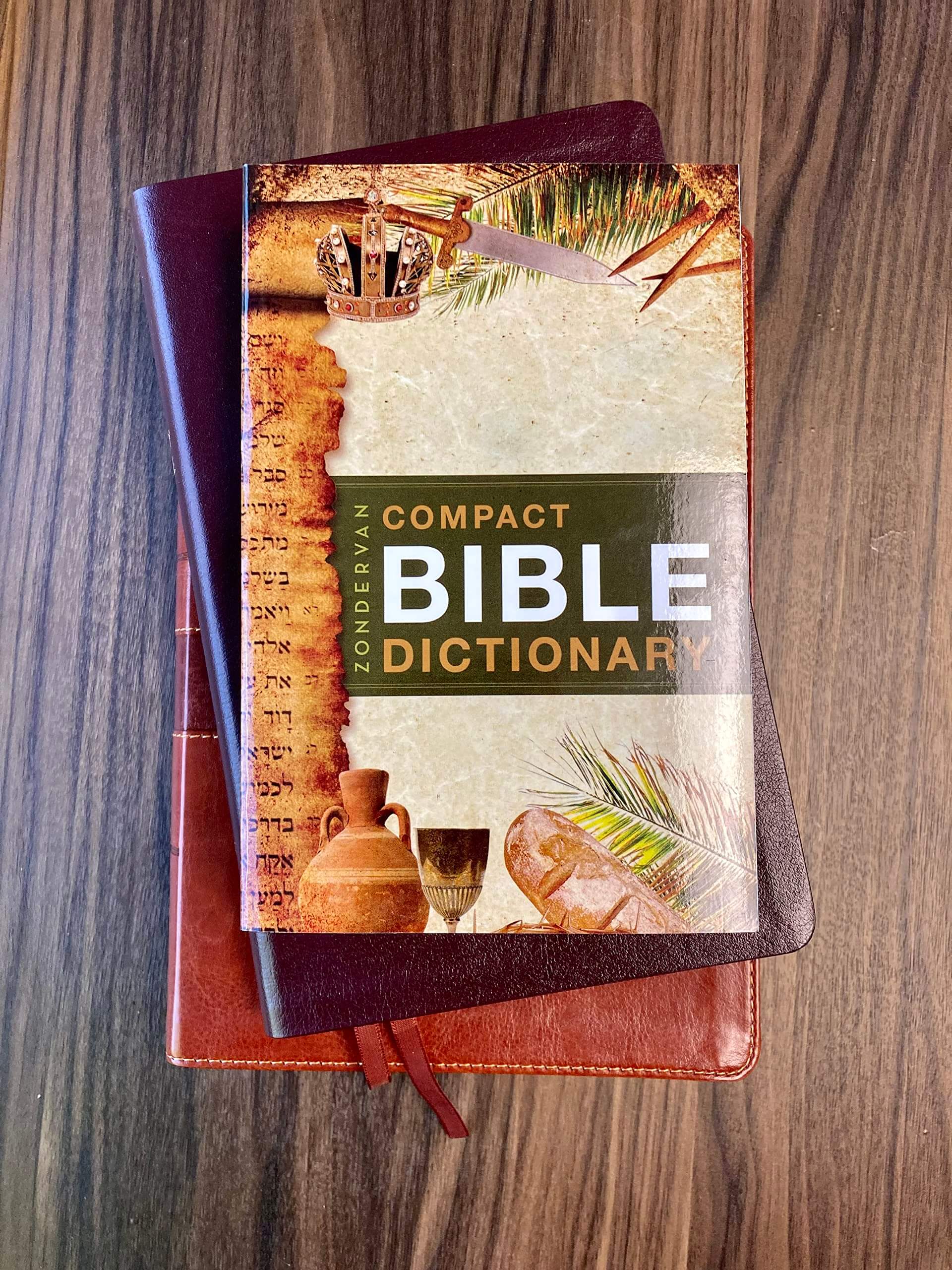 Zondervan Compact Bible Dictionary: A-to-Z Pocket Dictionary with Over 5,000 Entries (Classic Compact Series) used book depot