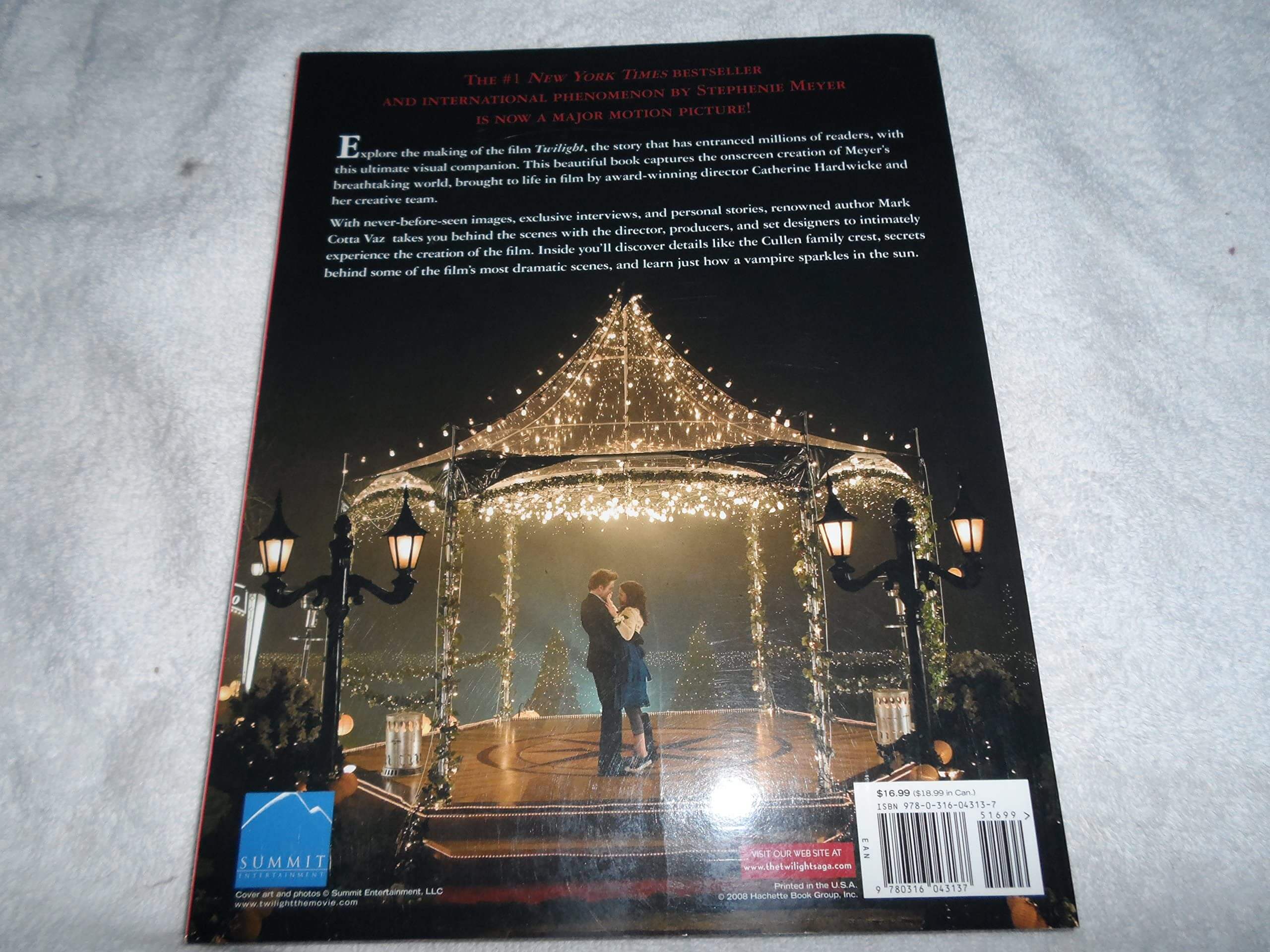 Twilight: The Complete Illustrated Movie Companion used book depot