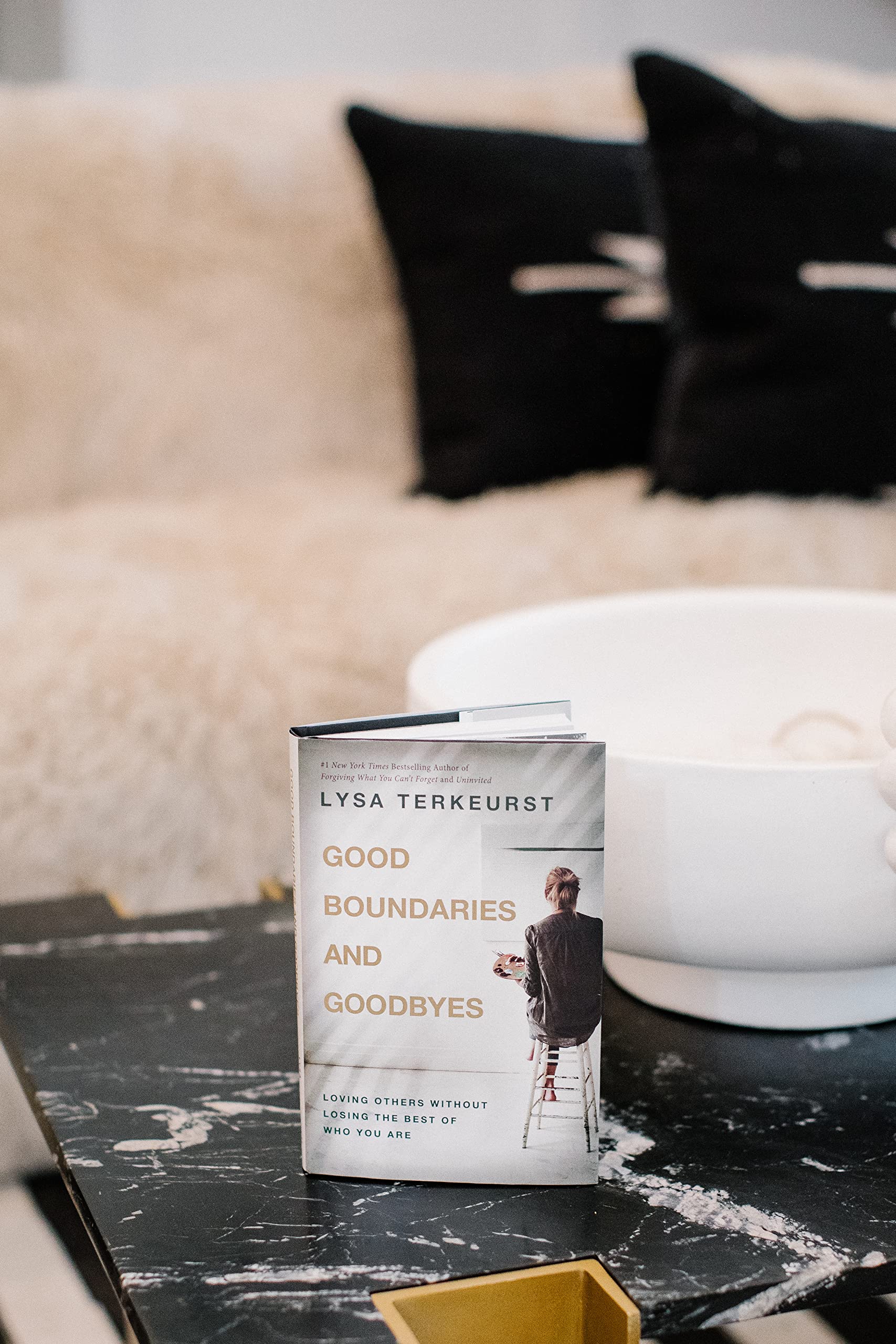 Good Boundaries and Goodbyes: Loving Others Without Losing the Best of Who You Are used book depot