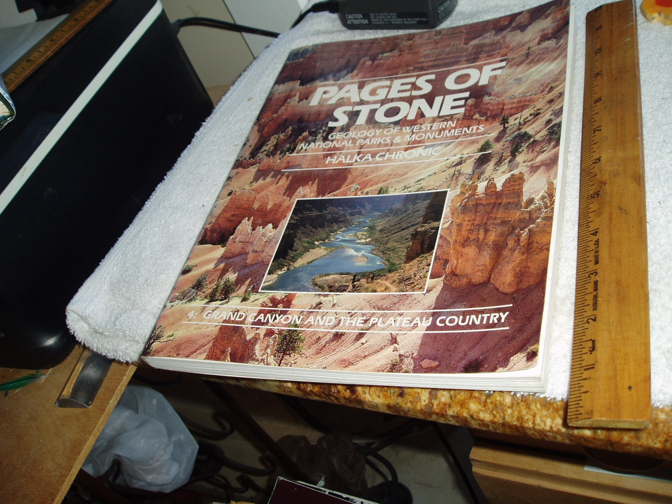 Pages of Stone: Geology of Western National Parks and Monuments: Grand Canyon and the Plateau Country used book depot