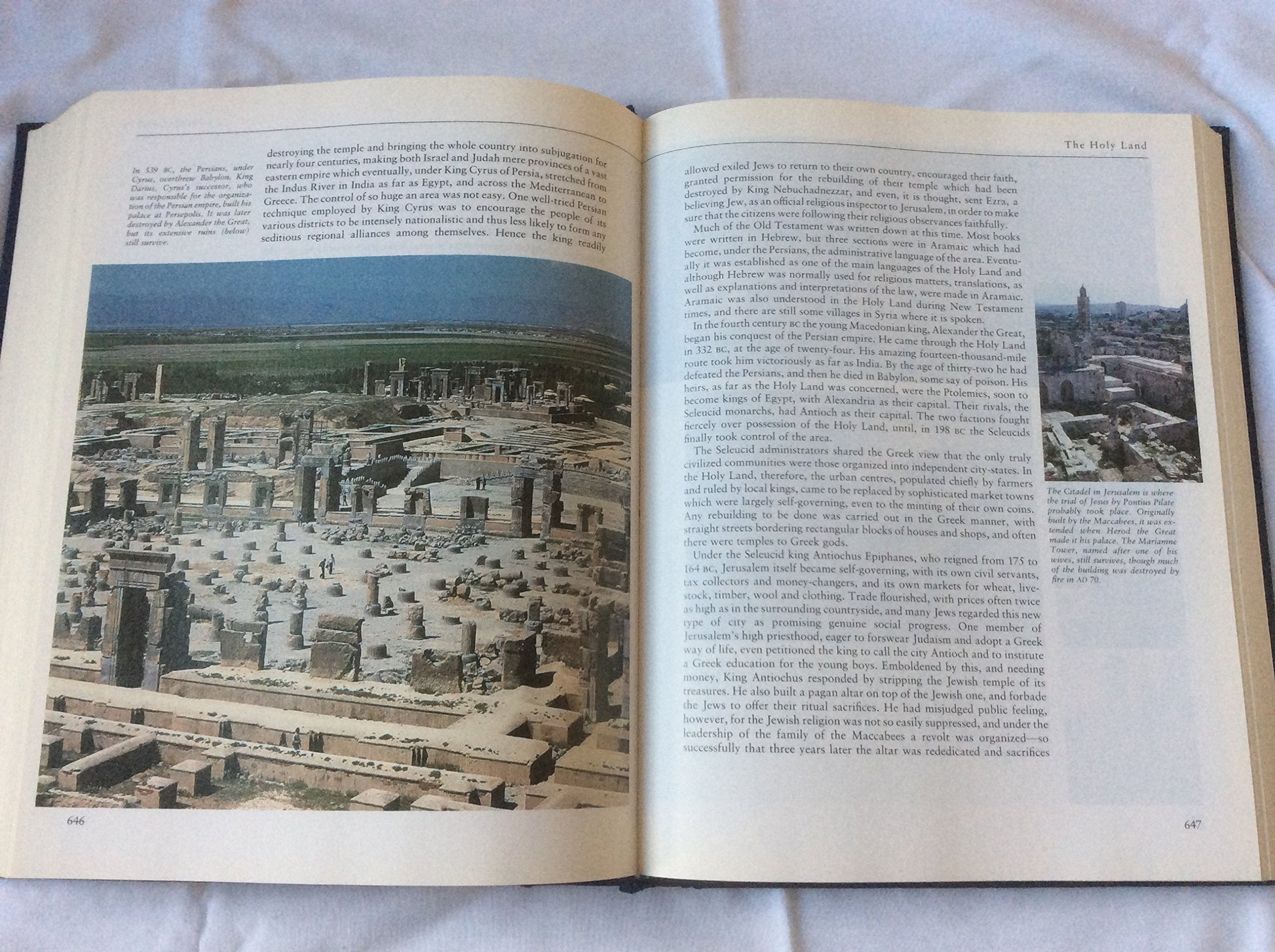 The Reader's Digest Bible: Illustrated Edition used book depot