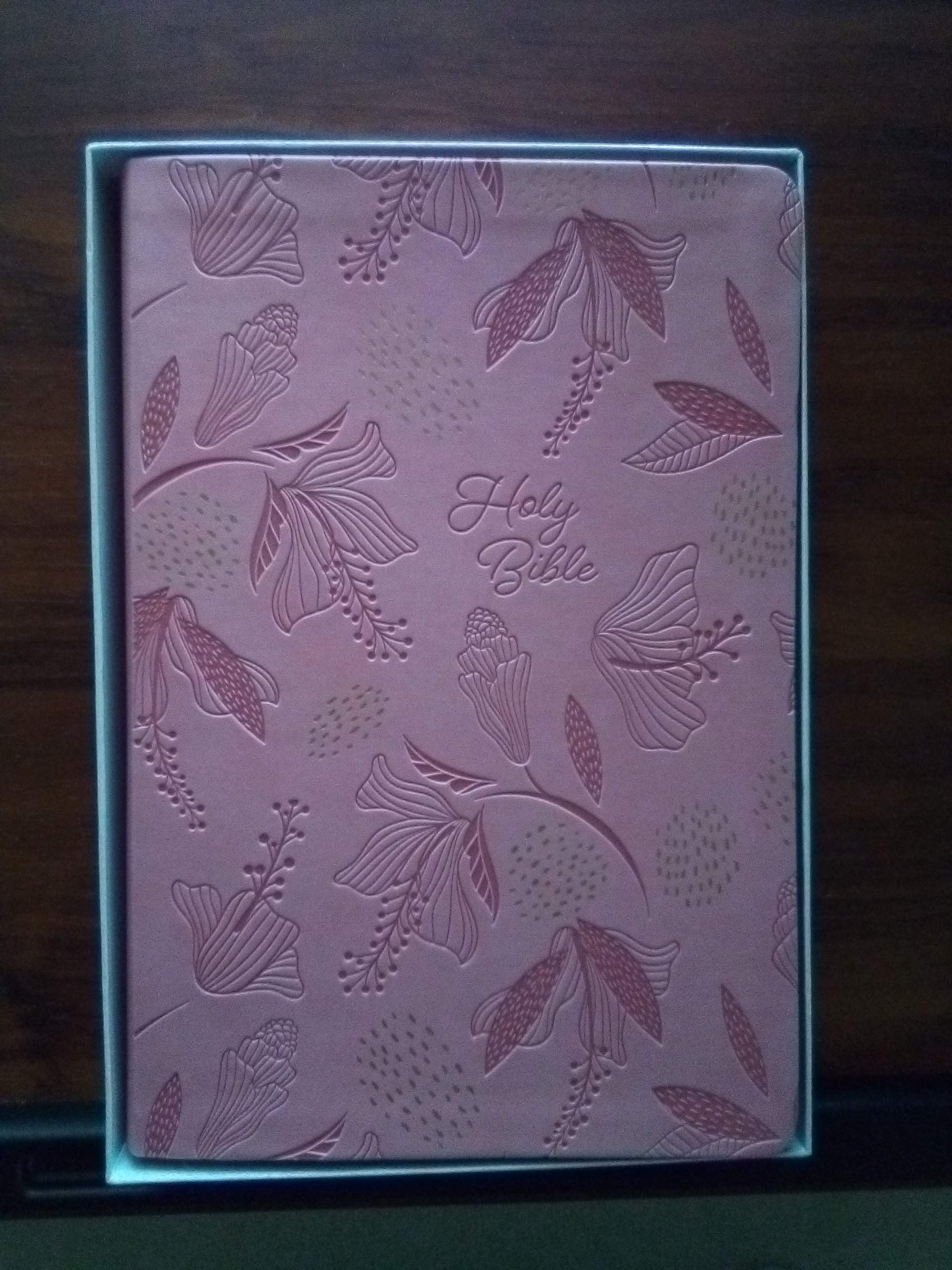 NIV Reference Bible - Giant Print Edition - Pink Leathersoft Comfort Print used book depot