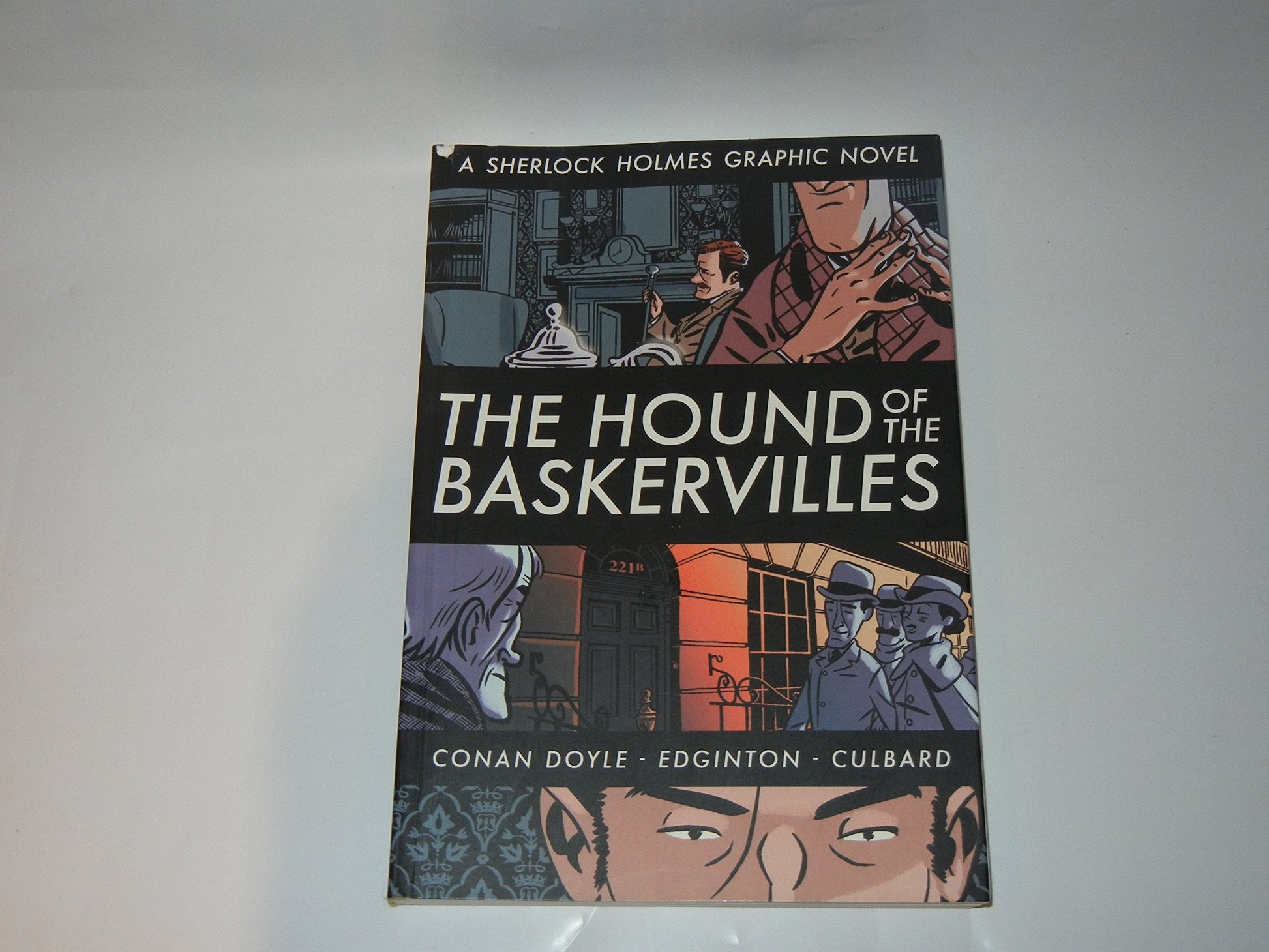 The Hound of the Baskervilles (Illustrated Classics): A Sherlock Holmes Graphic Novel used book depot