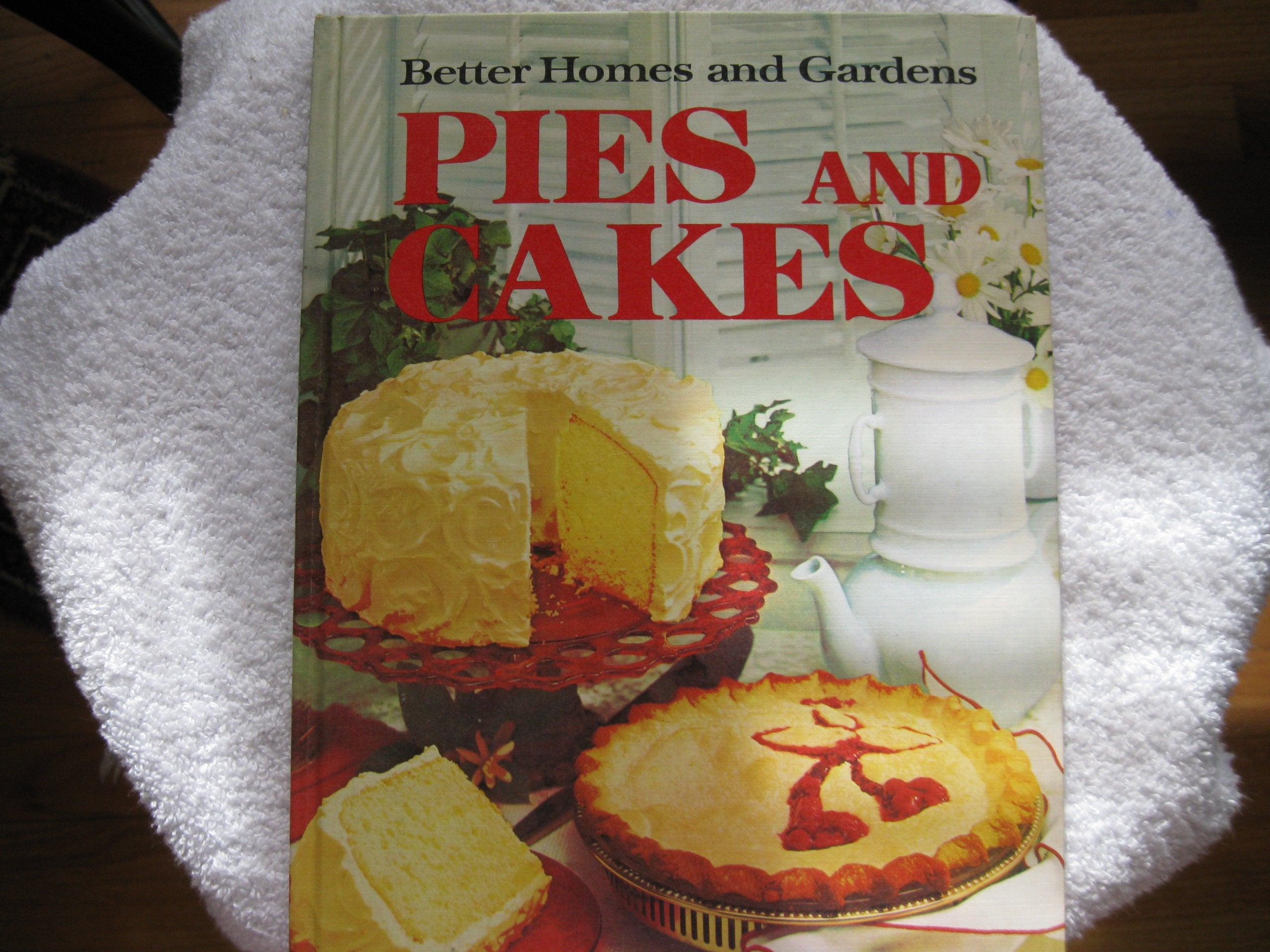 Better Homes and Gardens Pies and Cakes