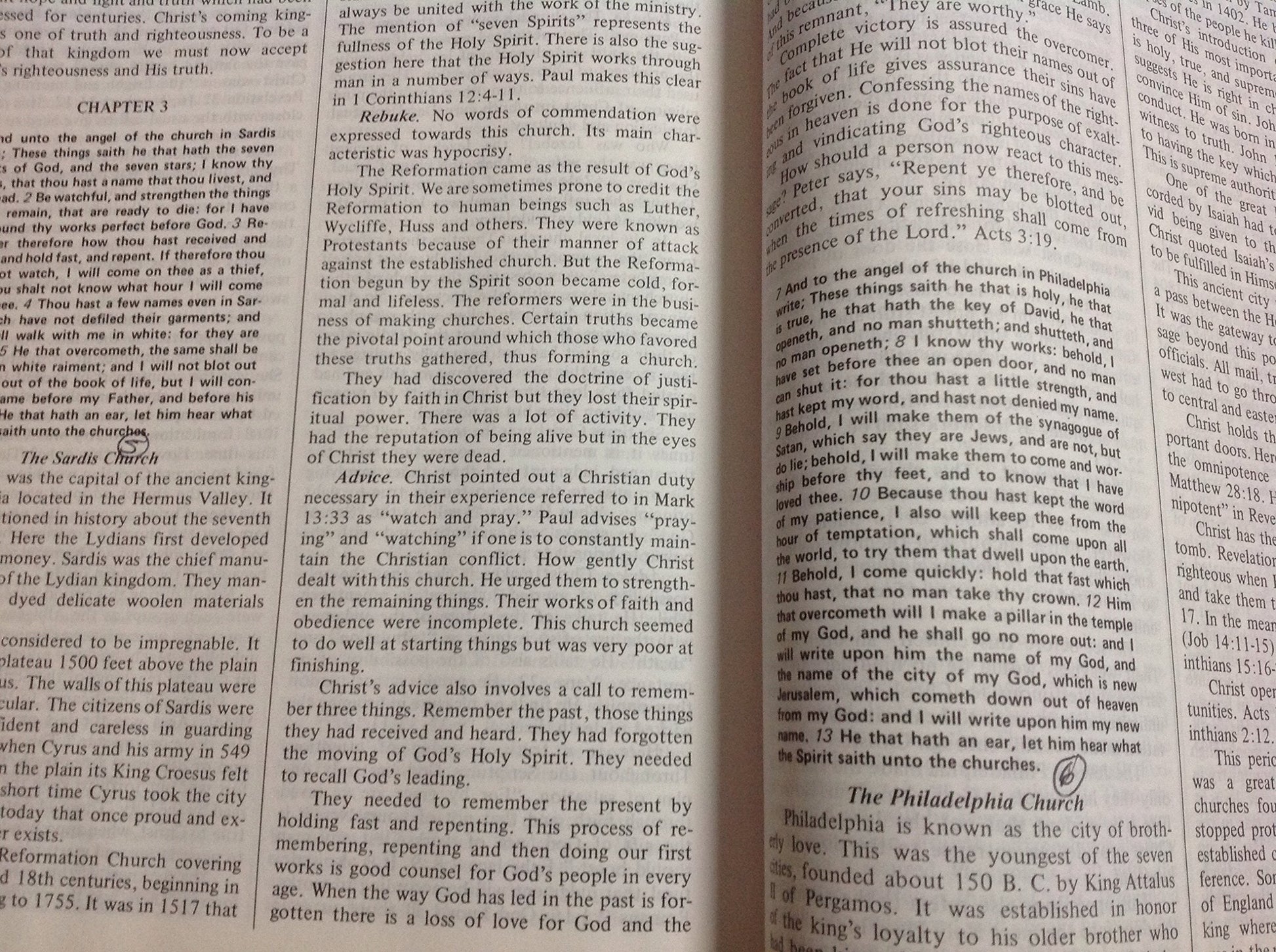The Holy Bible: Authorized King James Version, With Full-Color Illustrations of the Old Masters (1976, Hologram of The Last Supper on Cover) used book depot